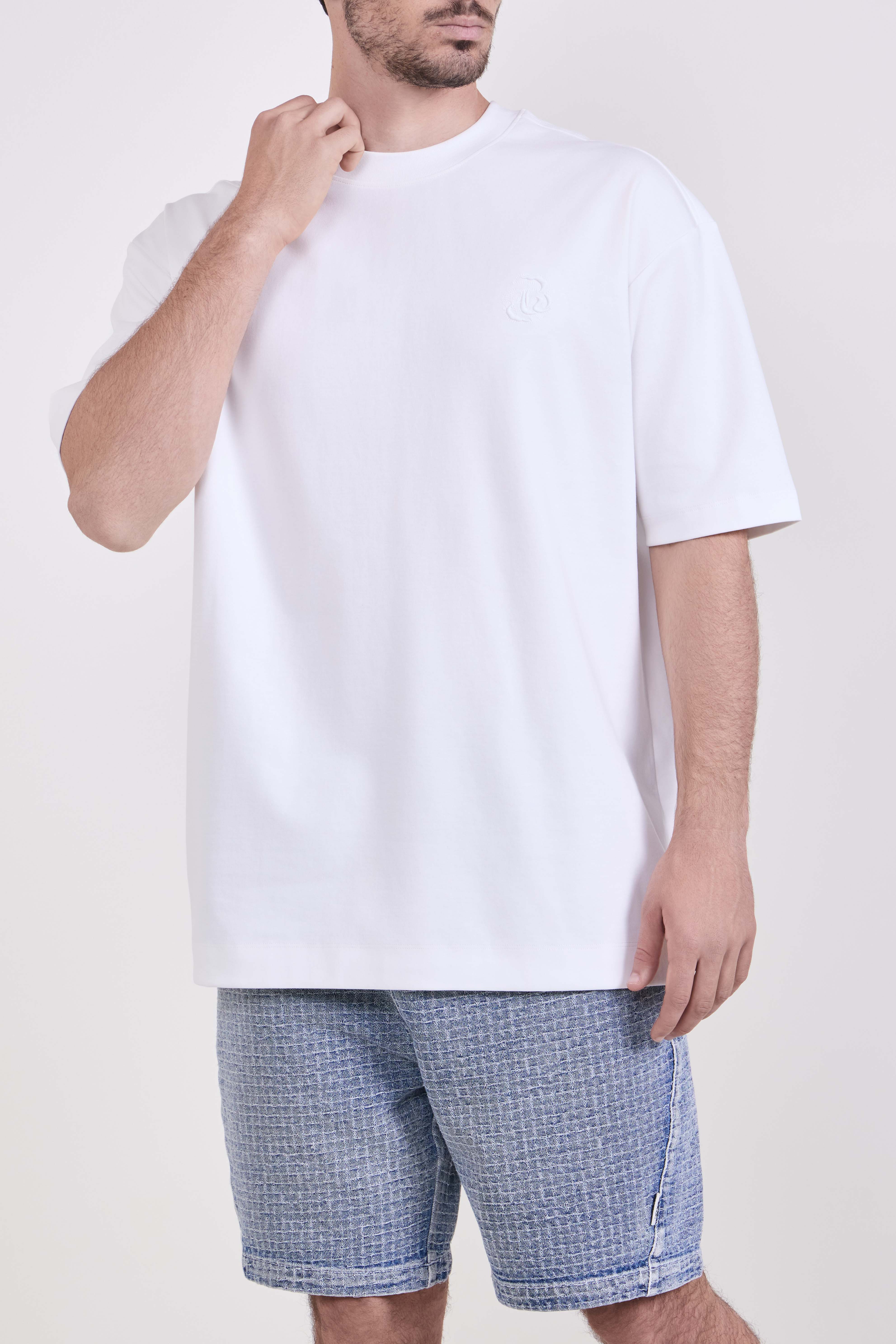 תמונת דוגמן קידמית של חולצת טי אוברסייז