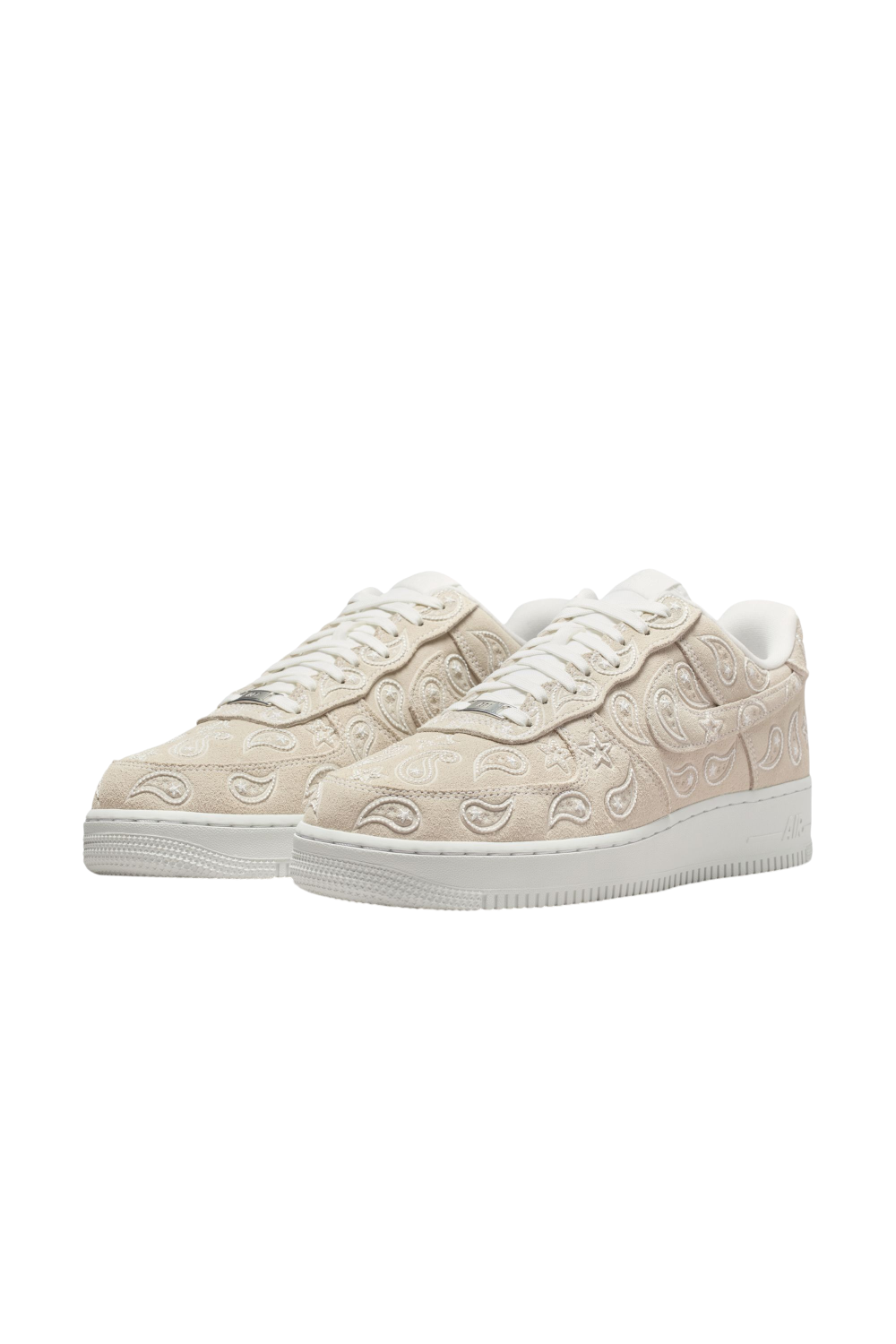 תמונת תקריב של נעלי סניקרס אייר פורס 1 07 אל־וי8