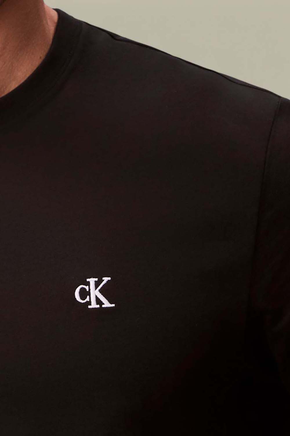 תמונת תקריב דוגמן של חולצת טי