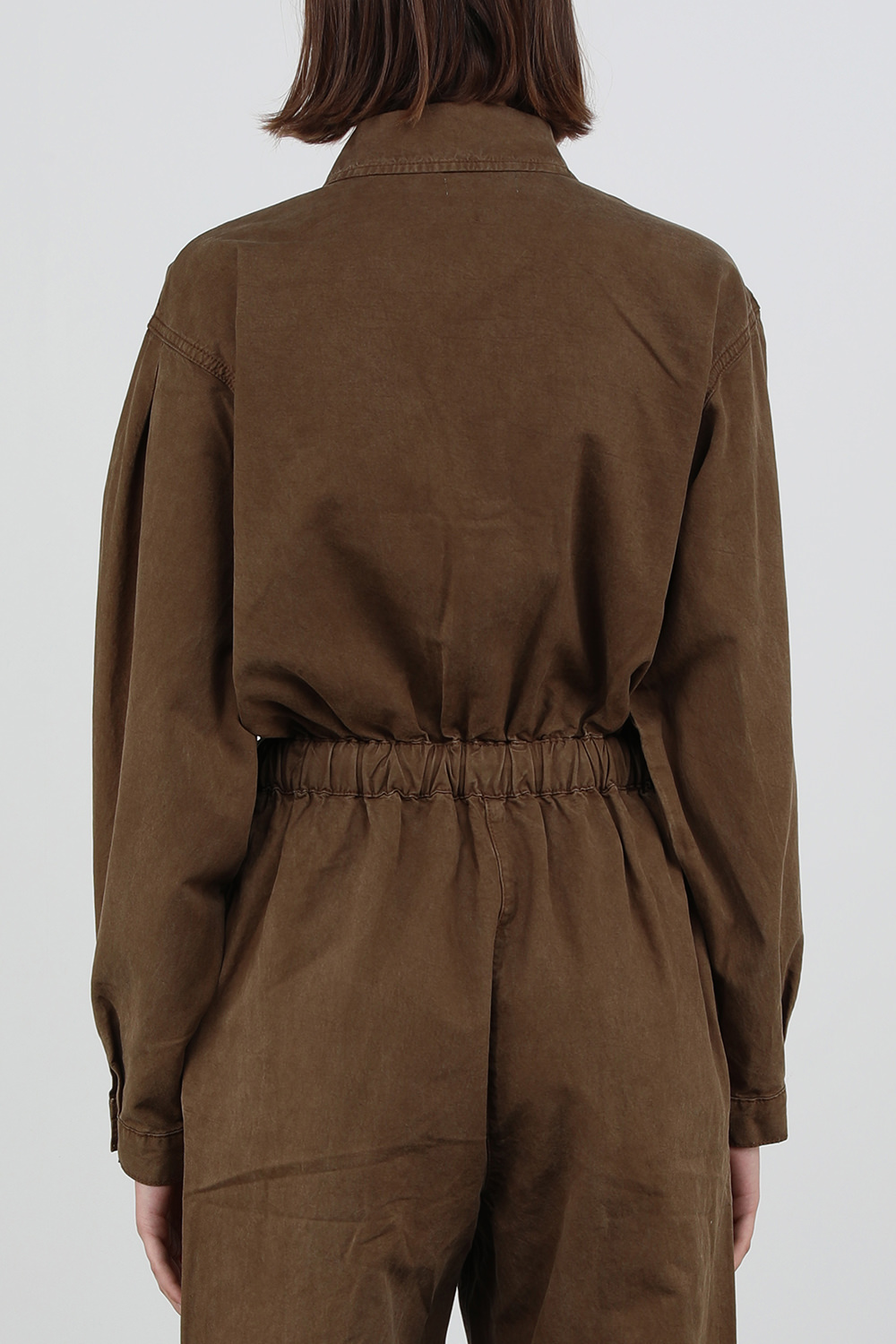 תמונת דוגמן אחורית של אוברול ירוק עם חגורה אלסטית