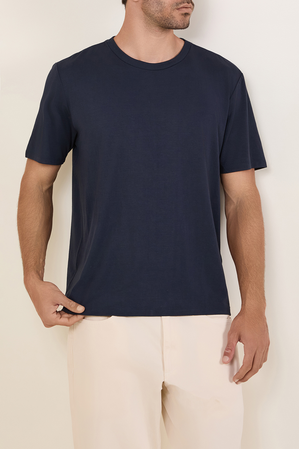 תמונת דוגמן קידמית של חולצת טי