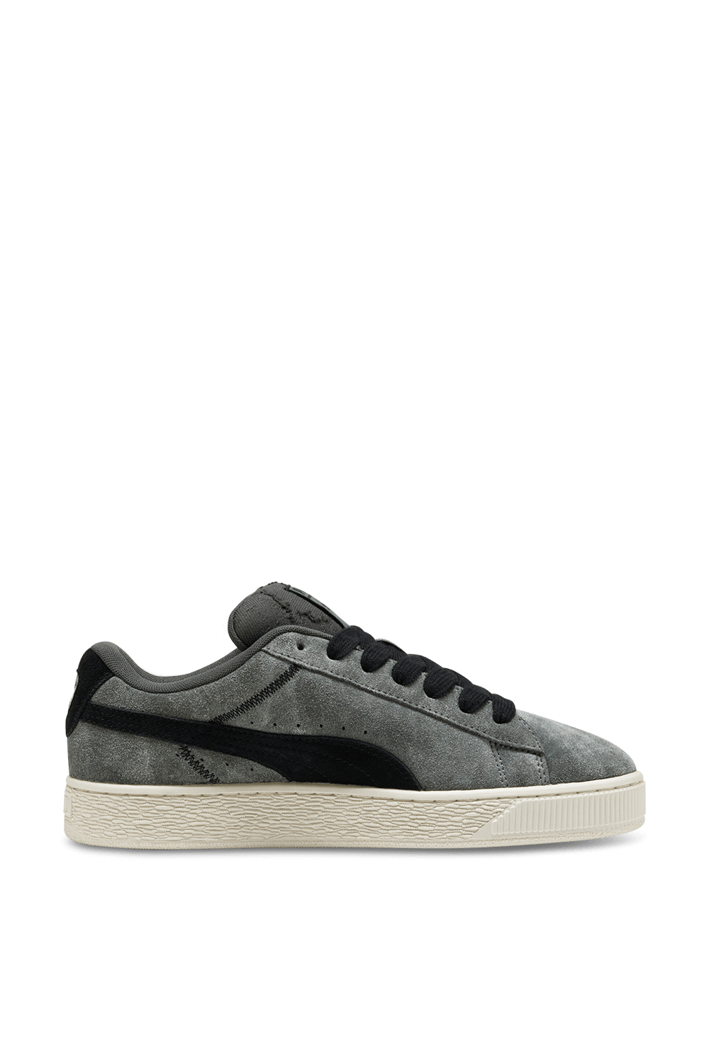 תמונה קידמית של נעלי סניקרס סוויד XL