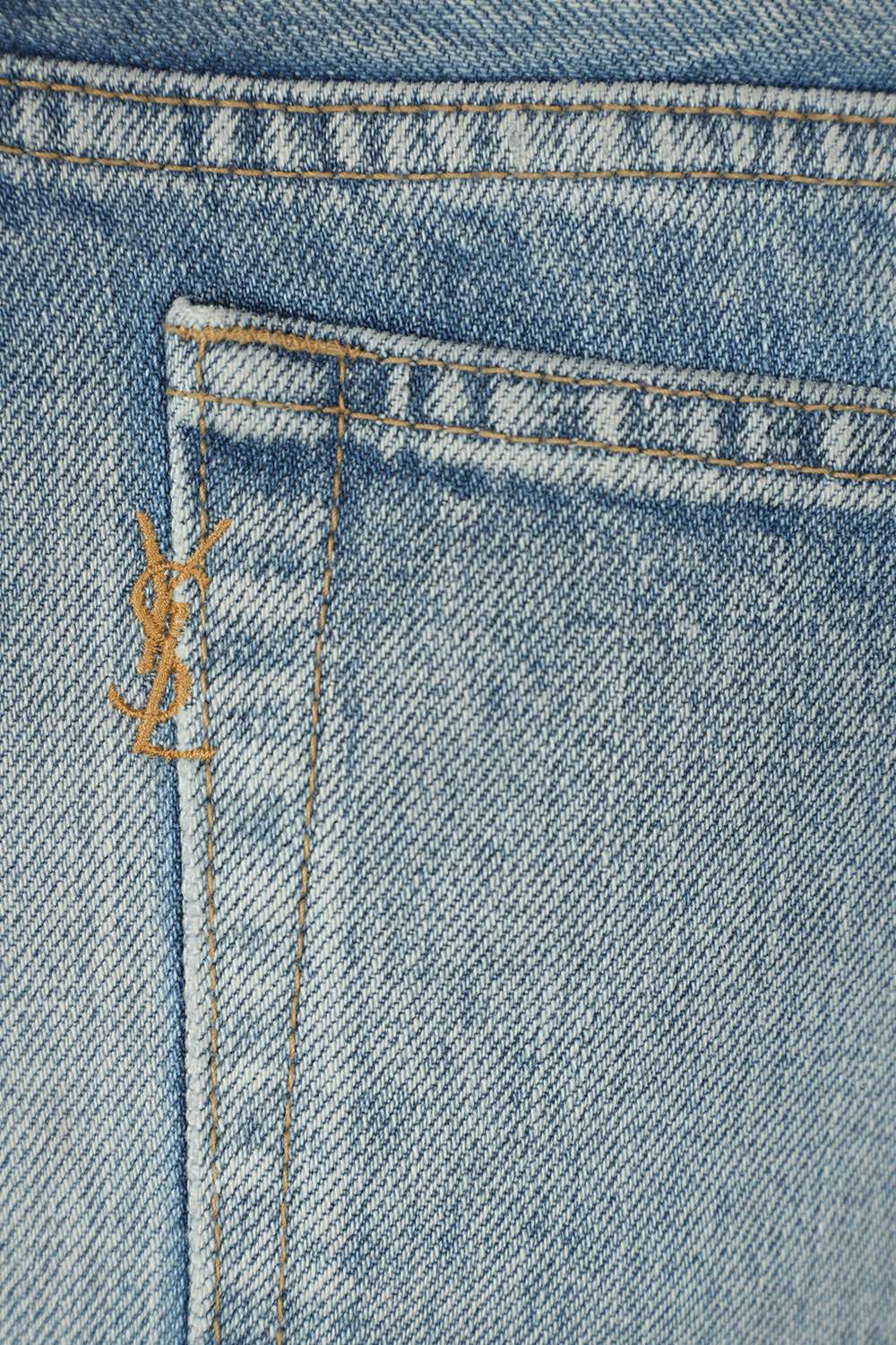 תמונה אחורית של מכנסי ג'ינס שנות ה-90