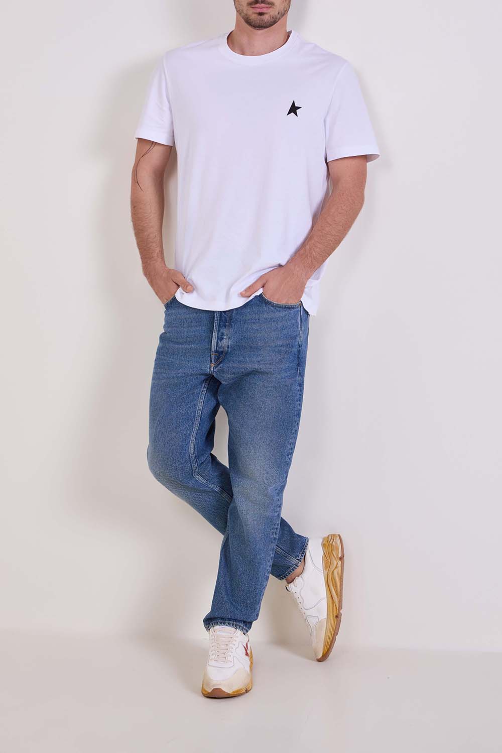 תמונת דוגמן קידמית של סניקרס