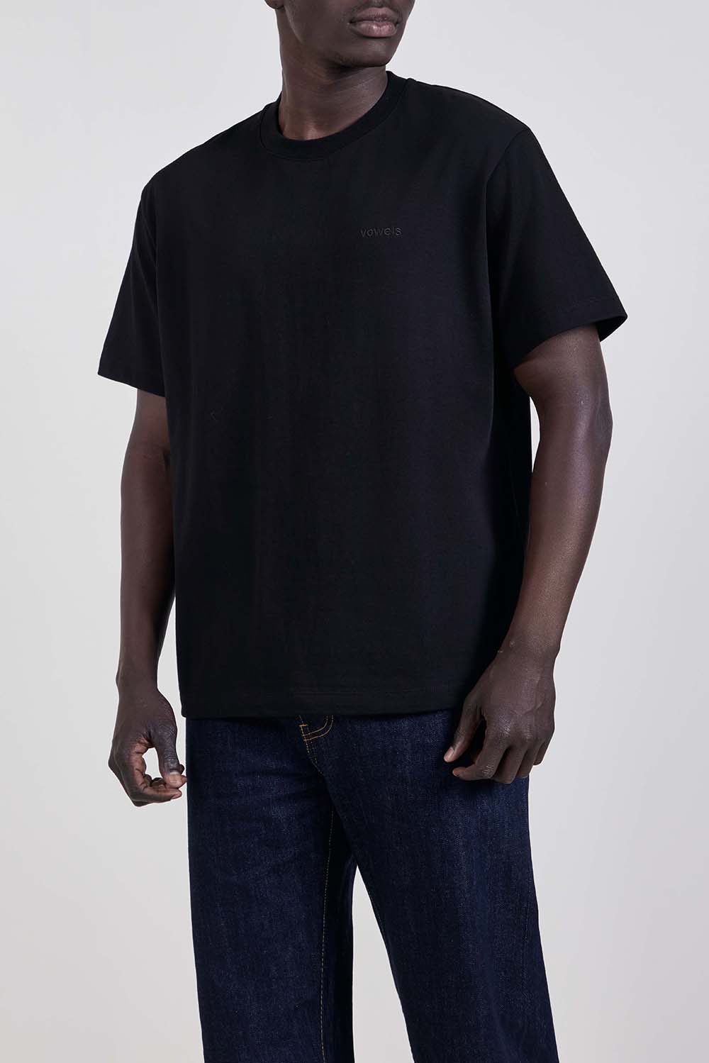 תמונת דוגמן קידמית של חולצת טי