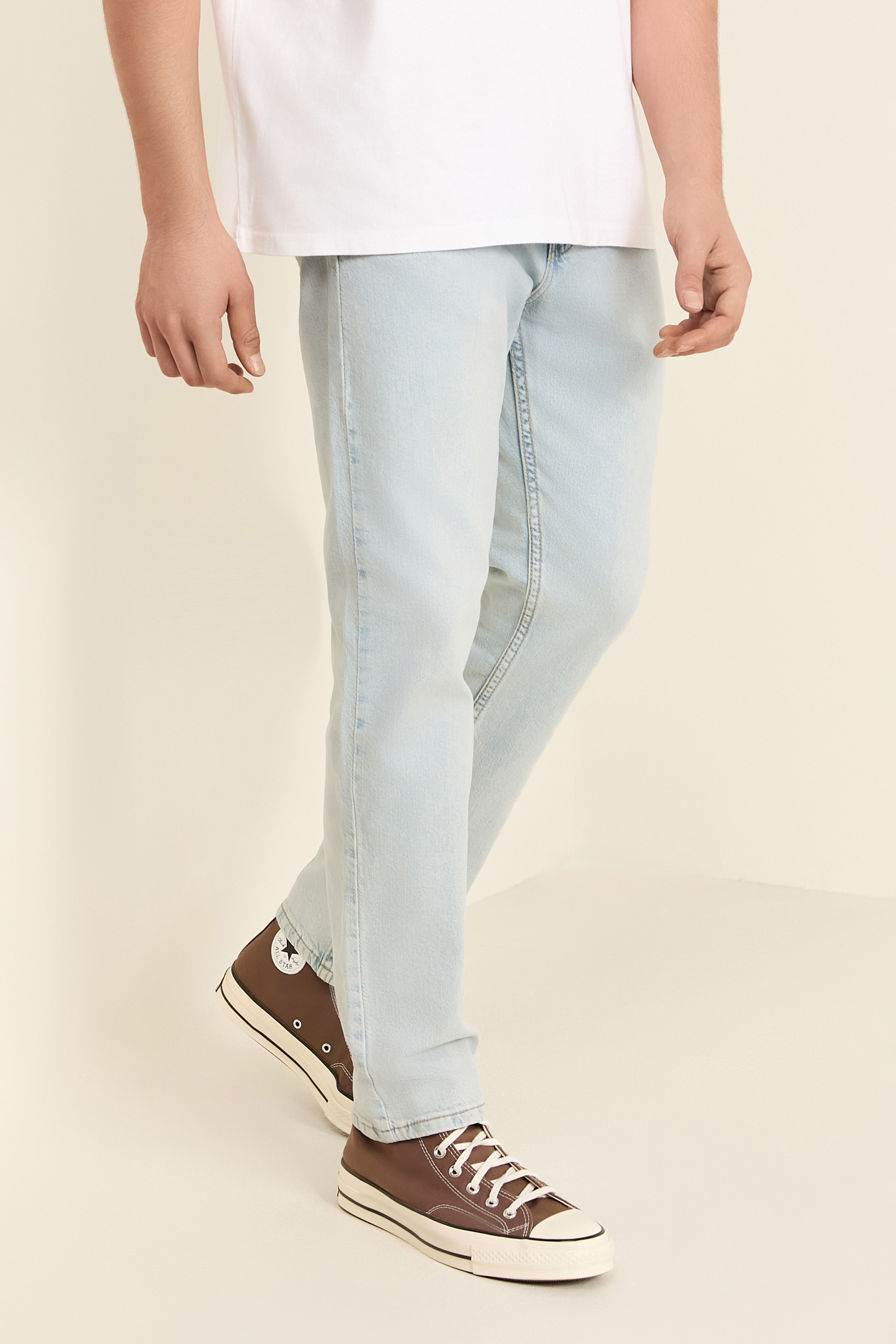 תמונת דוגמן קידמית של מכנסי ג'ינס טפר 502