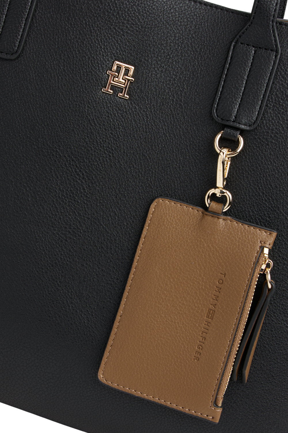 תמונת תקריב של תיק כתף טוט