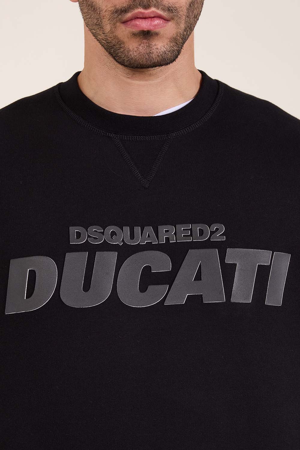 תמונת תקריב דוגמן של סווטשירט