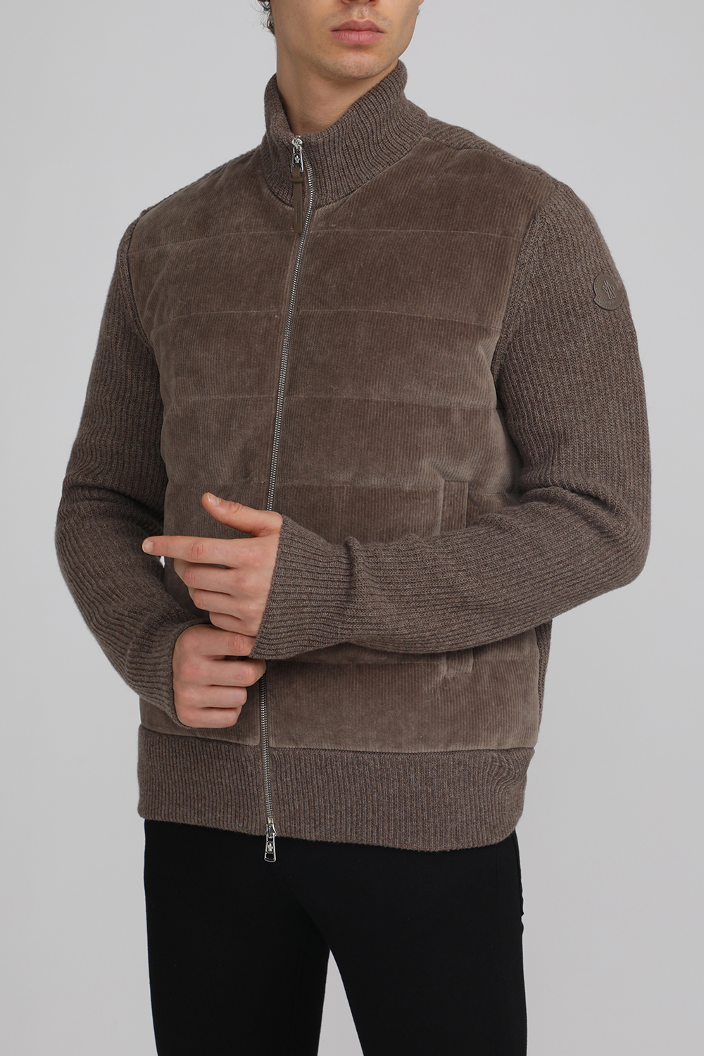 תמונת דוגמן קידמית של קרדיגן עם וסט קורדרוי