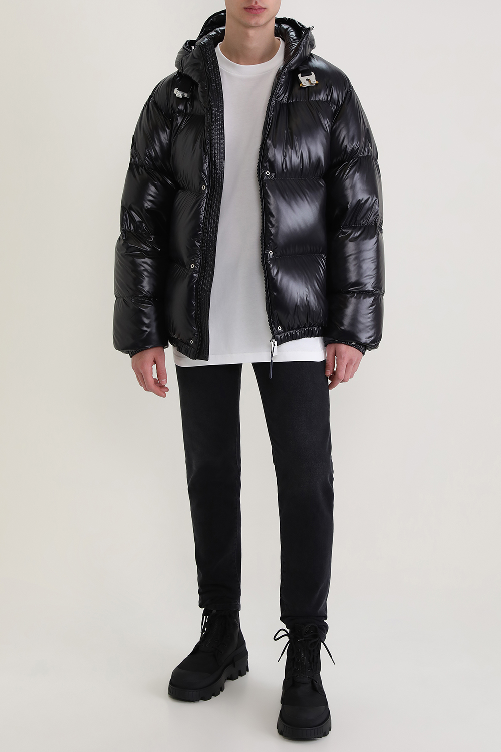 תמונת דוגמן קידמית של מגפיים מקנבס עם שרוכים