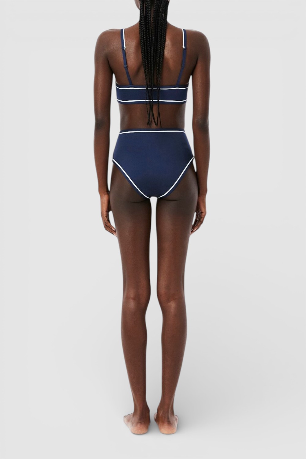 תמונת דוגמן אחורית של תחתוני בגד ים