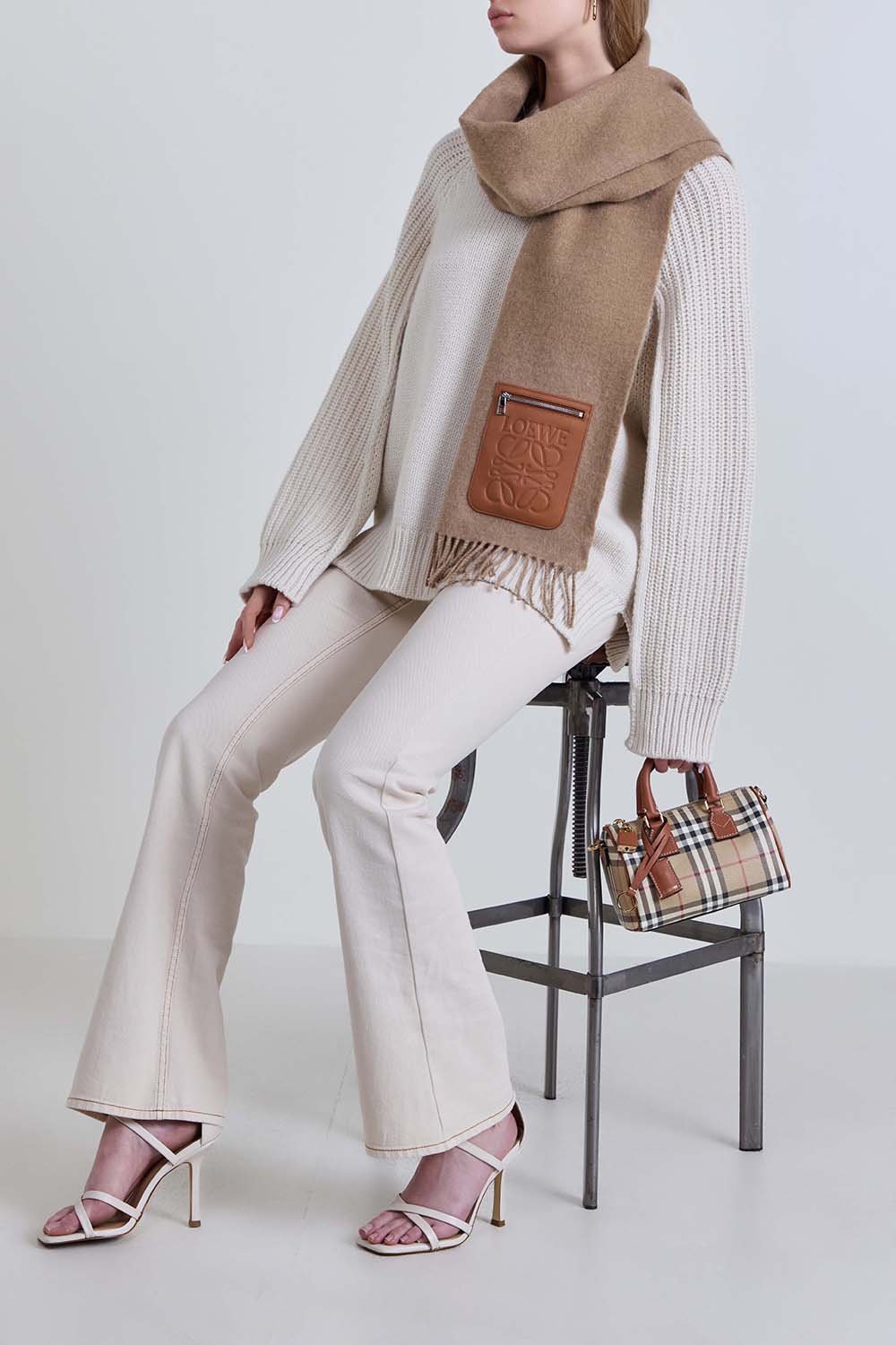 תמונת דוגמן קידמית של תיק יד מיני