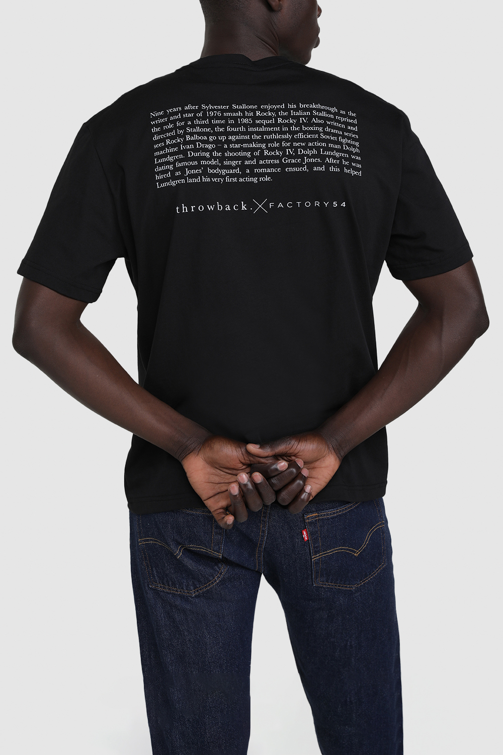 תמונת דוגמן אחורית של פקטורי 54 X טרובאק חולצת טי רוקי