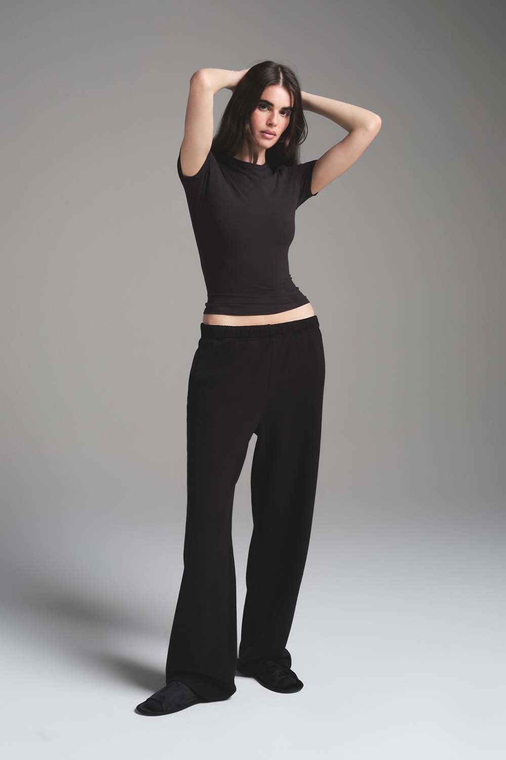 תמונת דוגמן קידמית של CLASSIC STRAIGHT LEG PANT