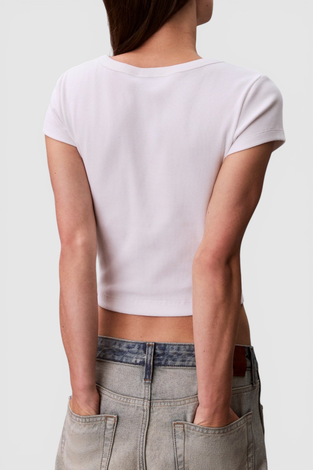 תמונת דוגמן אחורית של חולצת ריב בייבי