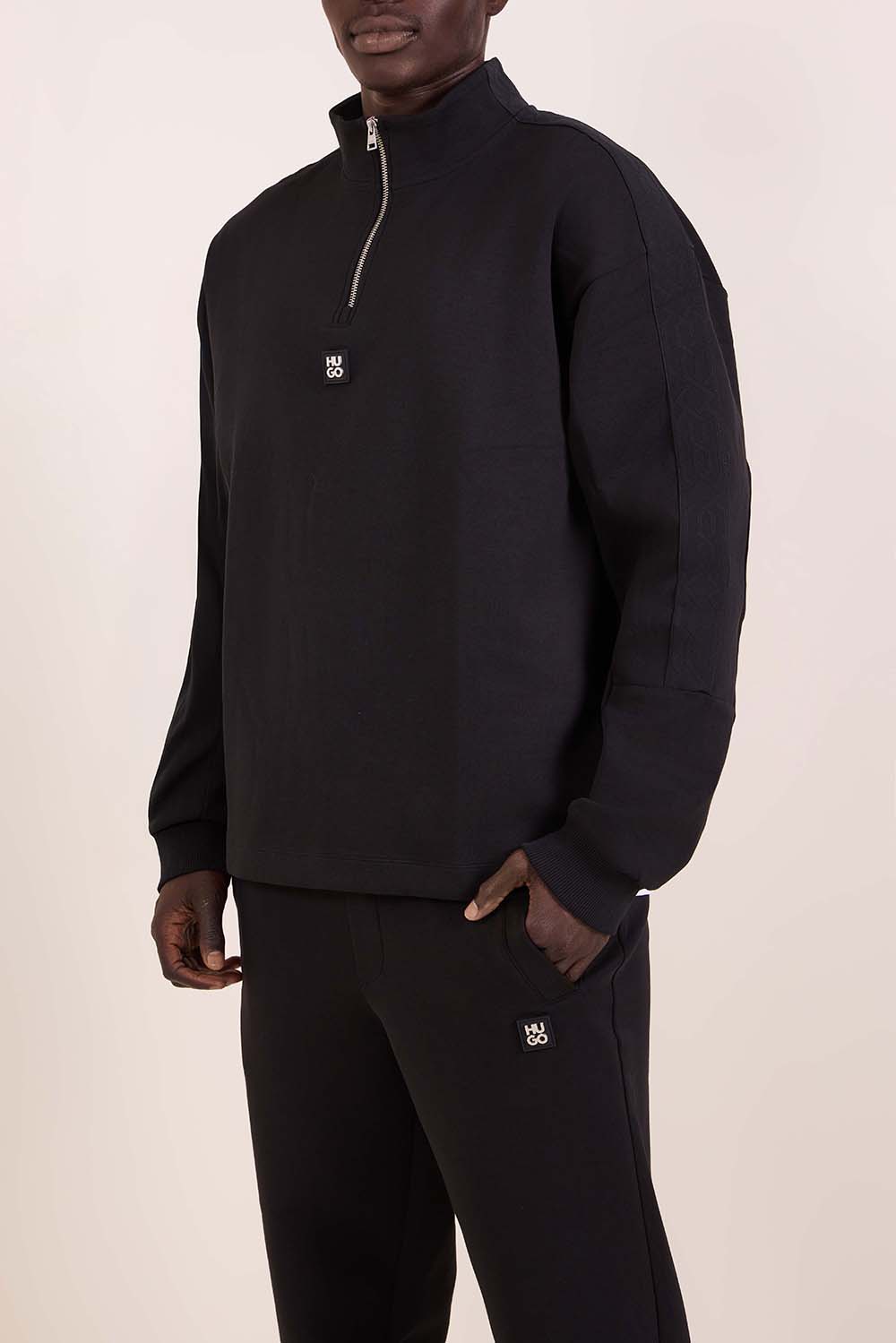 תמונת דוגמן קידמית של סווטשירט חצי רוכסן