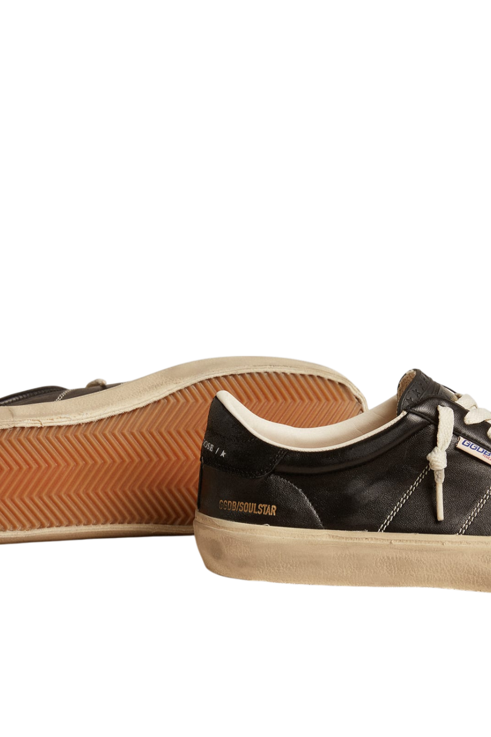 תמונת תקריב של נעלי סניקרס סול סטאר