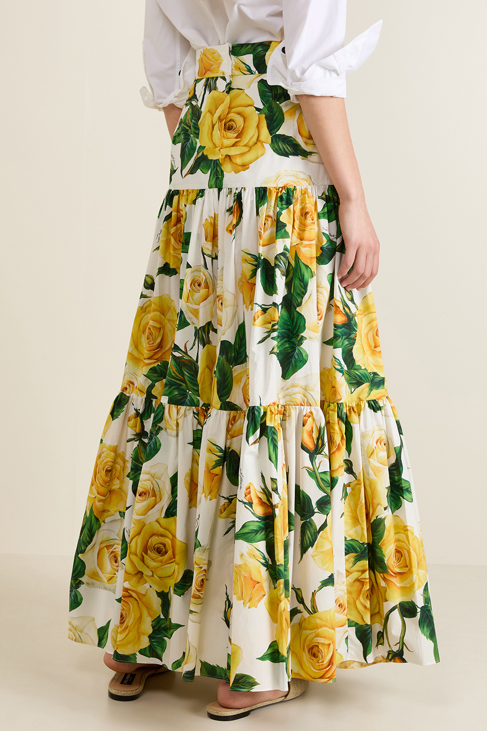 תמונת דוגמן אחורית של חצאית מקסי