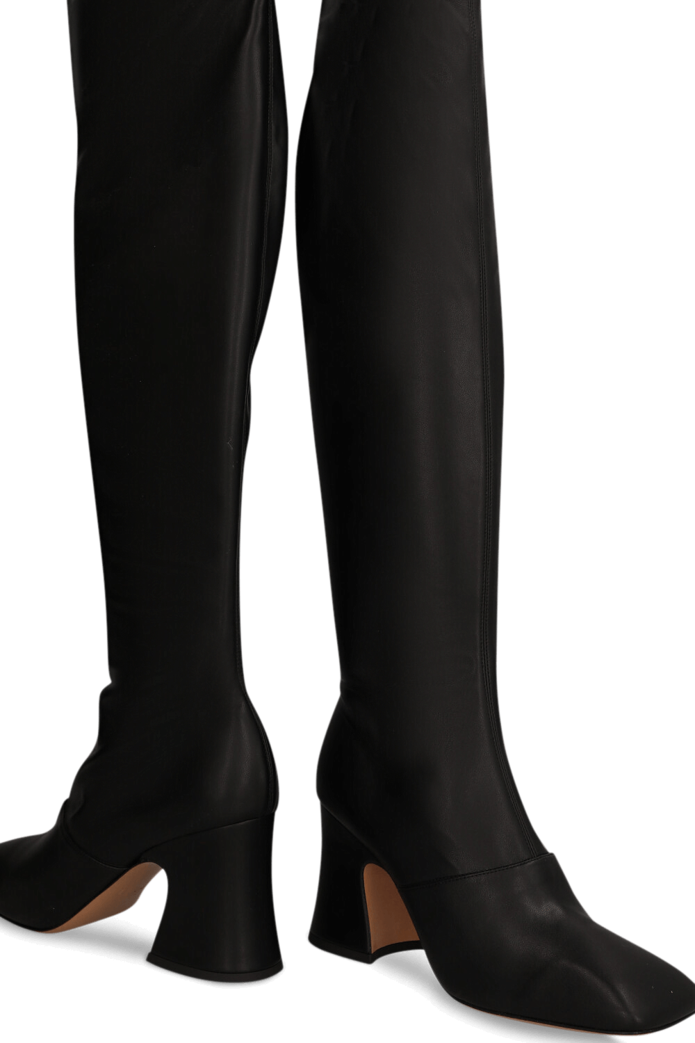 תמונת תקריב של מגפיים מעל גובה ברך