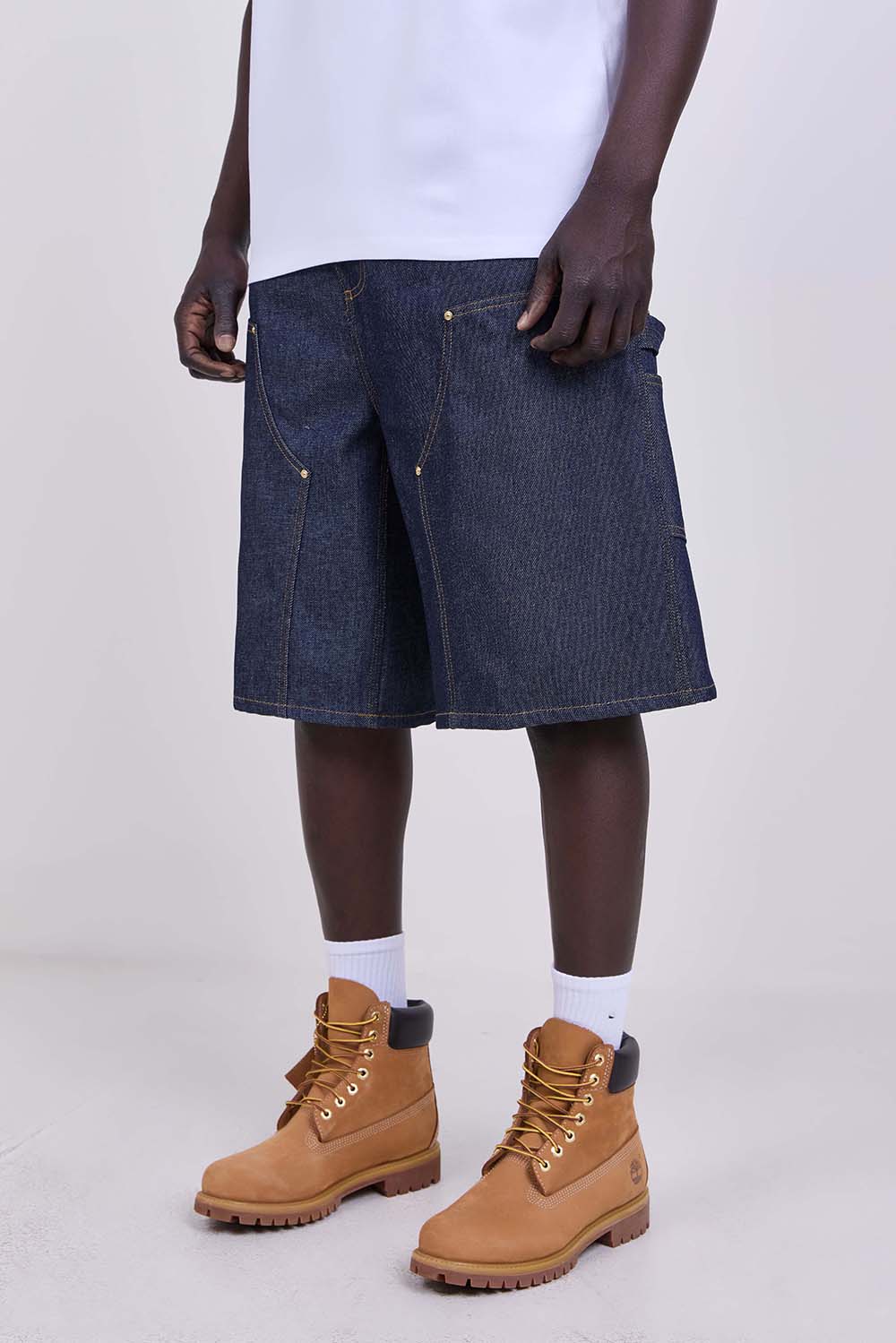 תמונת דוגמן קידמית של מכנסי ברמודה דאבל ניי