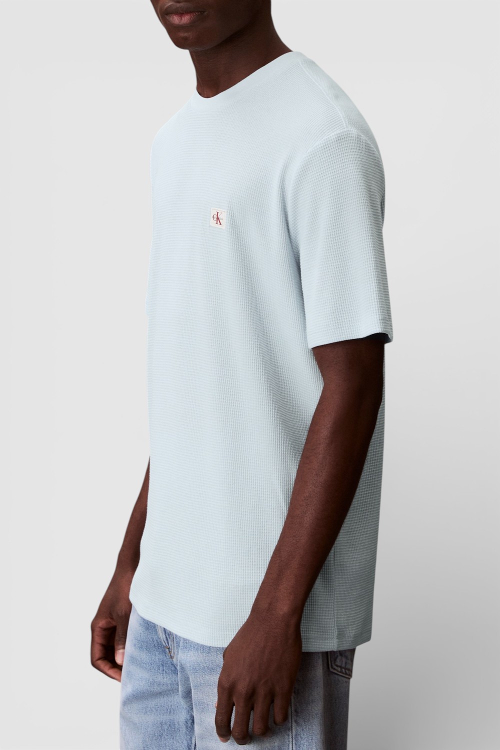 תמונת תקריב דוגמן של חולצת טי