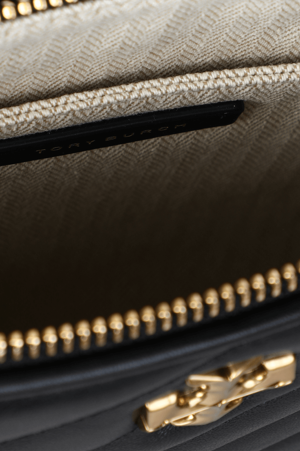 תמונת פנים של תיק קלאץ' קירה בגודל סמול