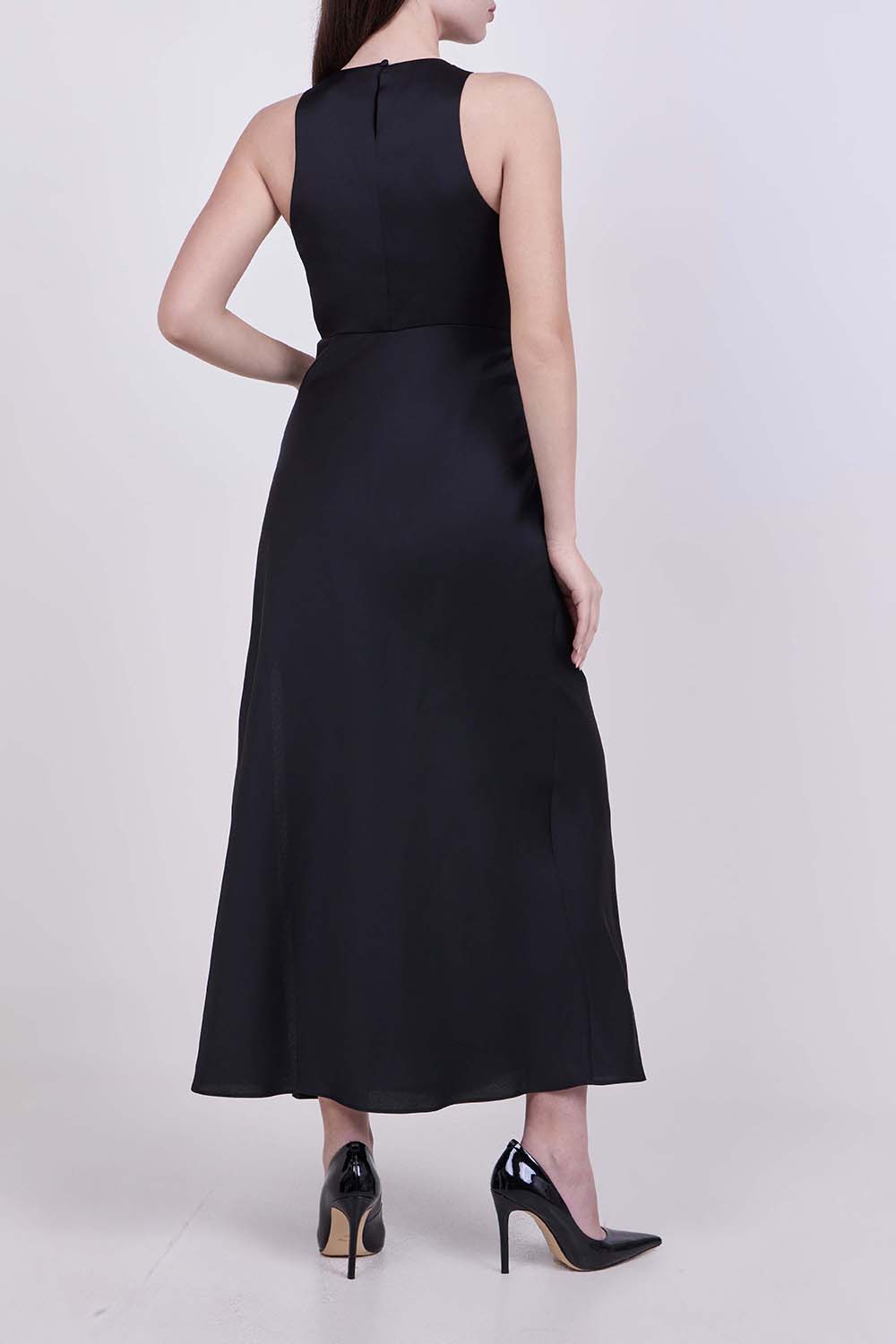 תמונת דוגמן אחורית של שמלת מידי