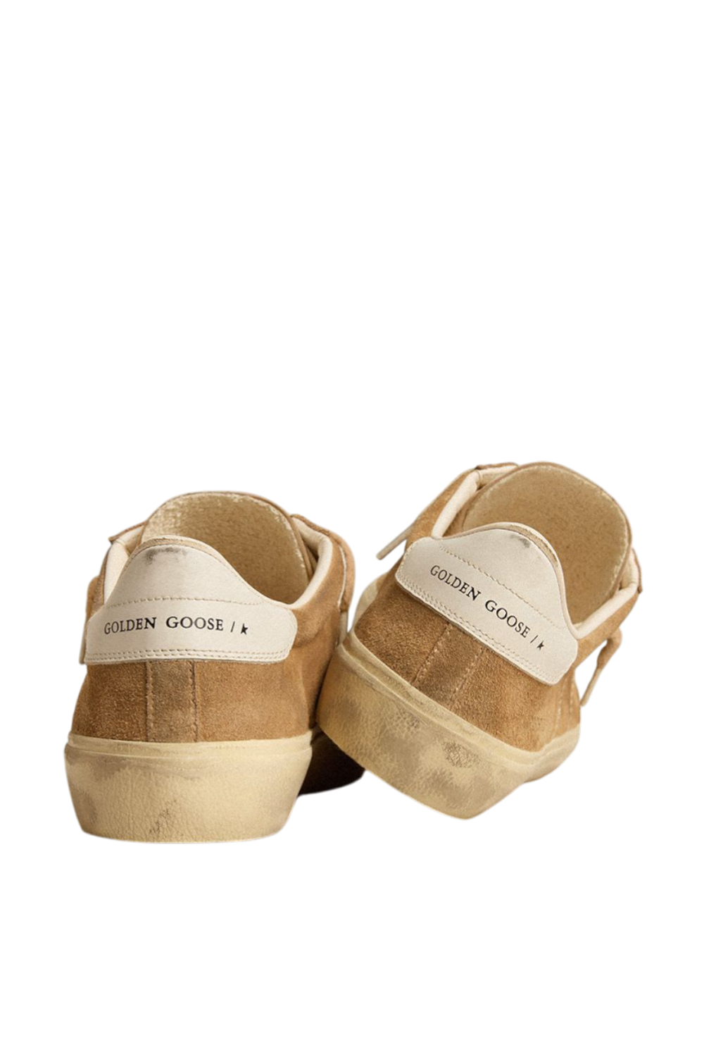 תמונה אחורית של נעלי סניקרס