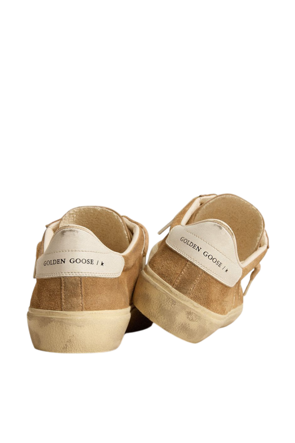 תמונה אחורית של נעלי סניקרס