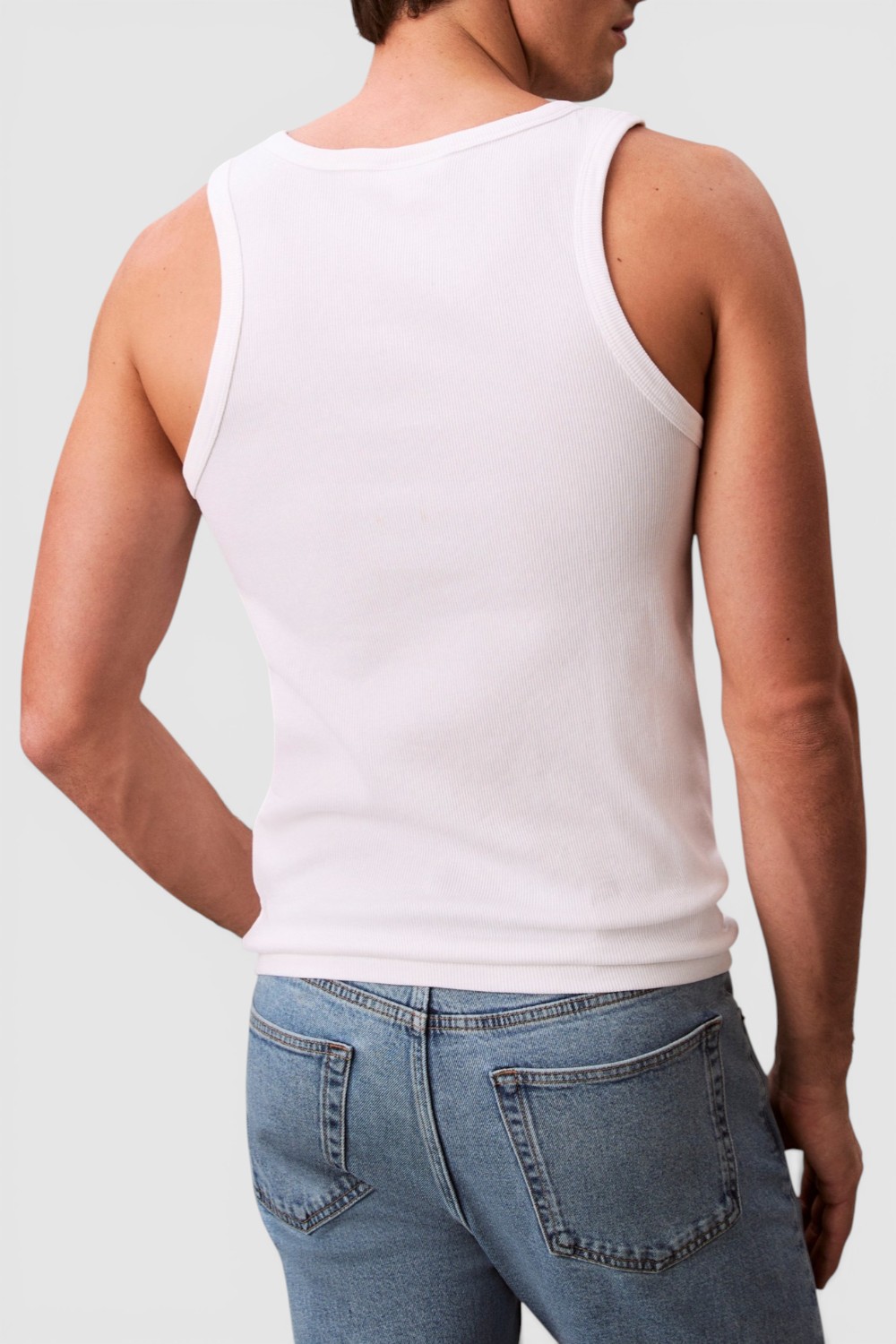 תמונת דוגמן אחורית של גופיית ריב