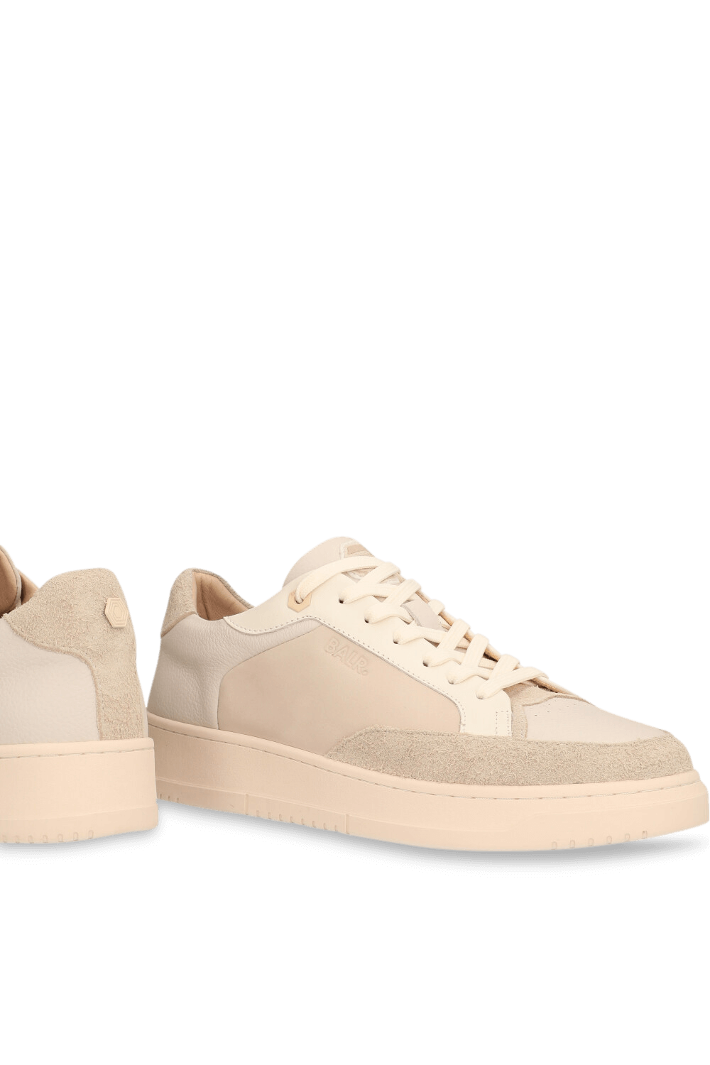 תמונת תקריב של נעלי סניקרס