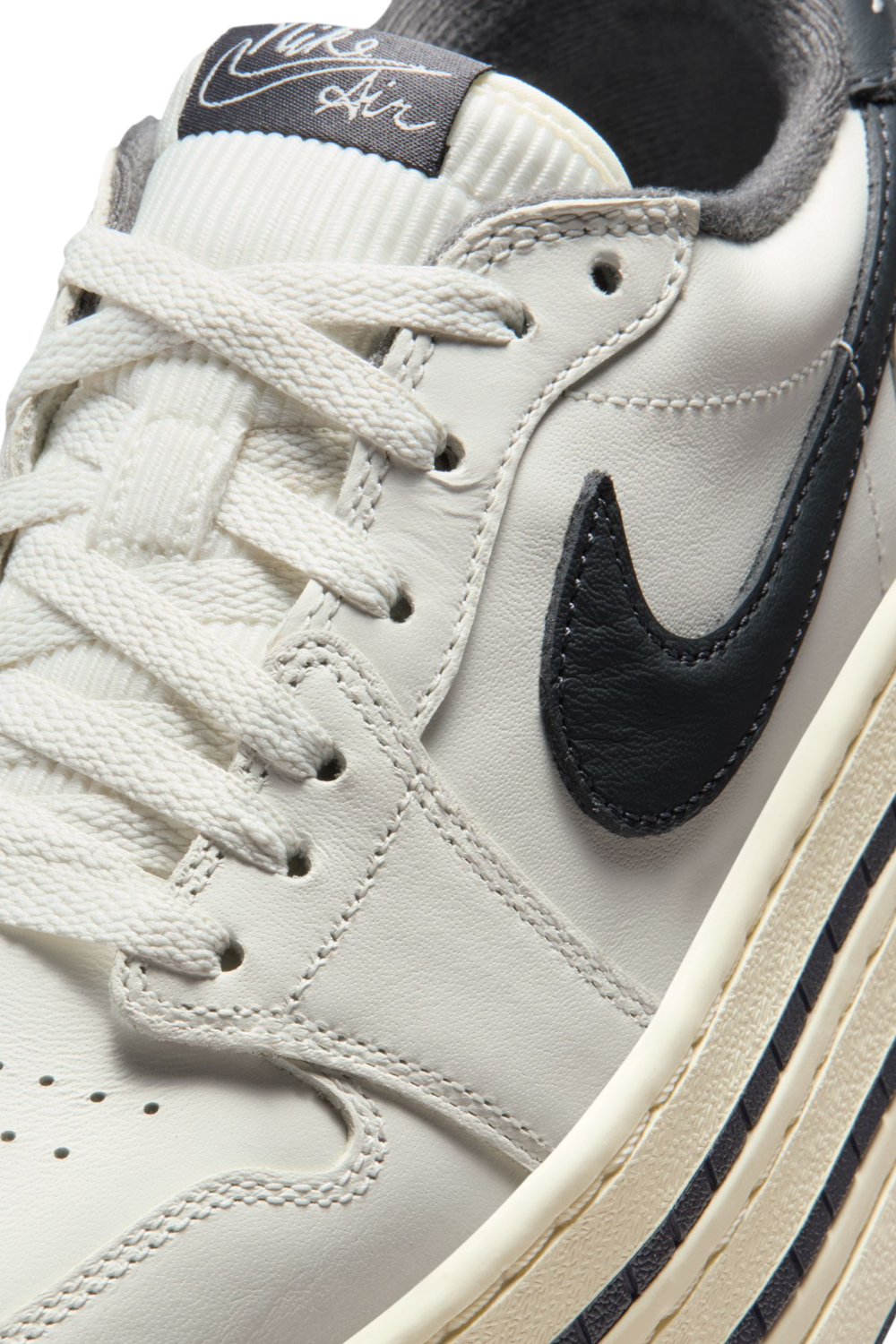 נעלי סניקרס איר ג'ורדן 1 טריפל סטק