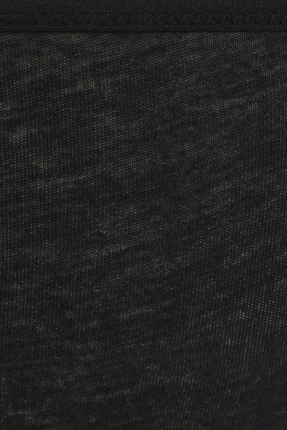 תמונת תקריב של תחתוני בגד ים שחורים