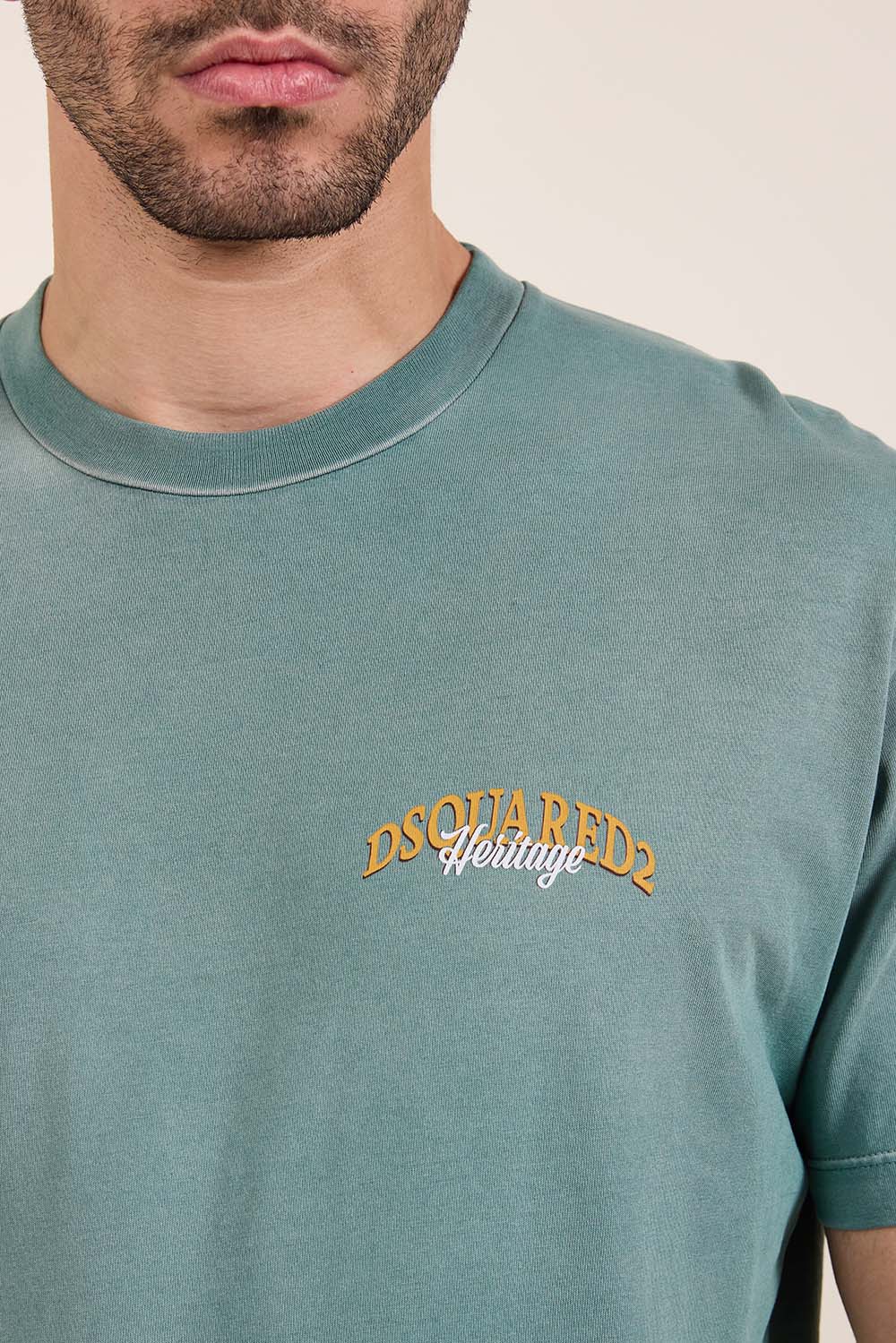 תמונת תקריב דוגמן של חולצת טי