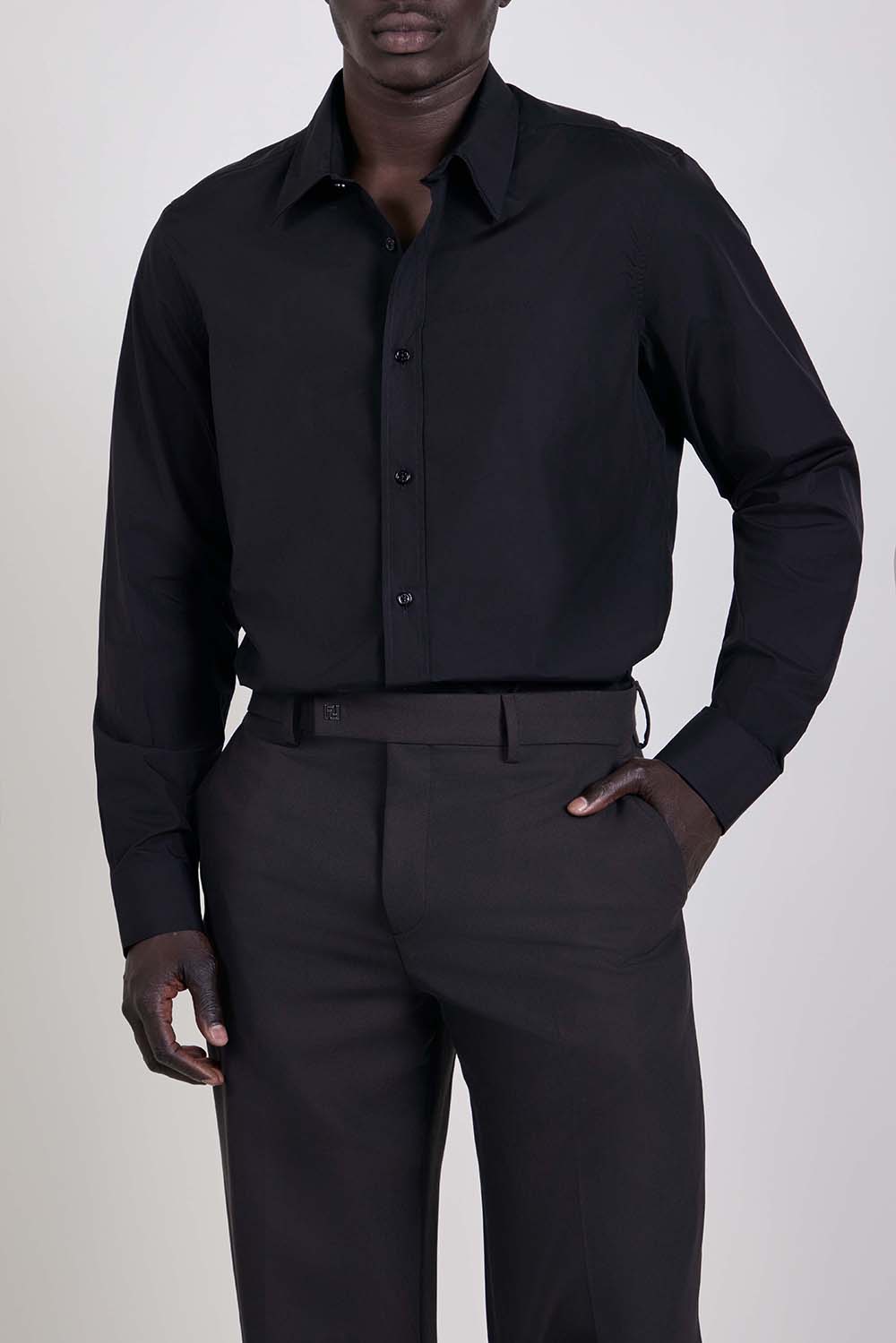 תמונת דוגמן קידמית של חולצה מכופתרת ארוכה