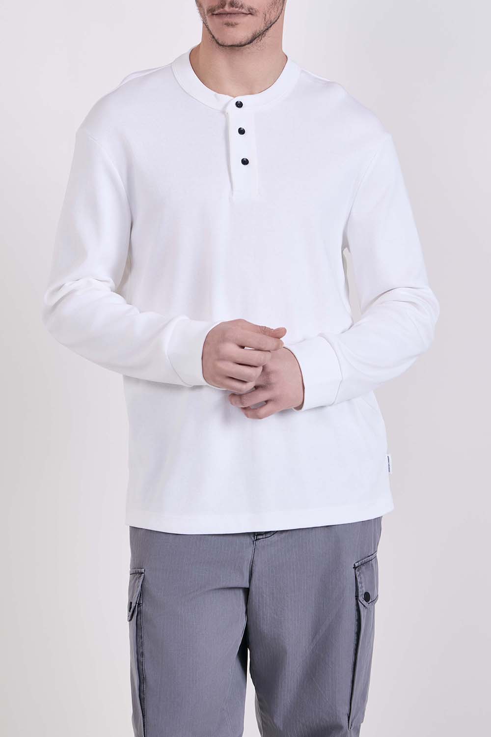 תמונת דוגמן קידמית של חולצת טי שרוול ארוך