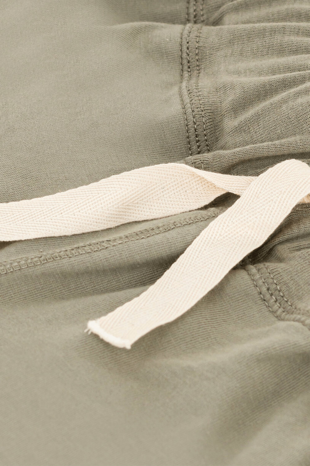 תמונת תקריב של מכנסי ג'וגר מכותנה אורגנית - 6-12 שנים