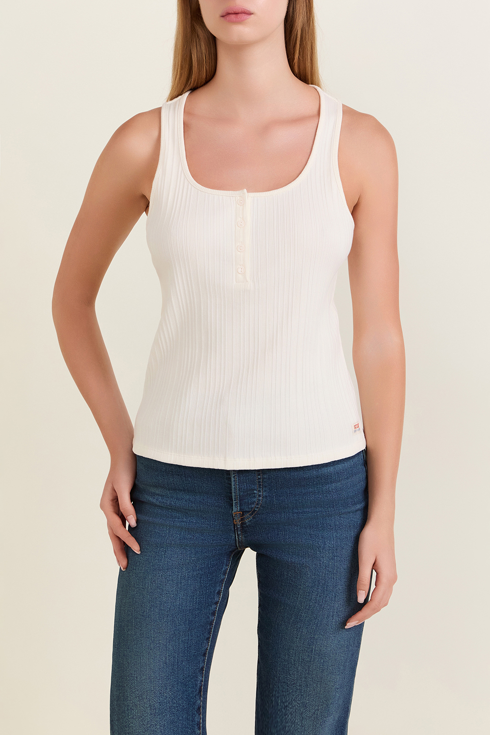 תמונת דוגמן קידמית של גופיית ריב