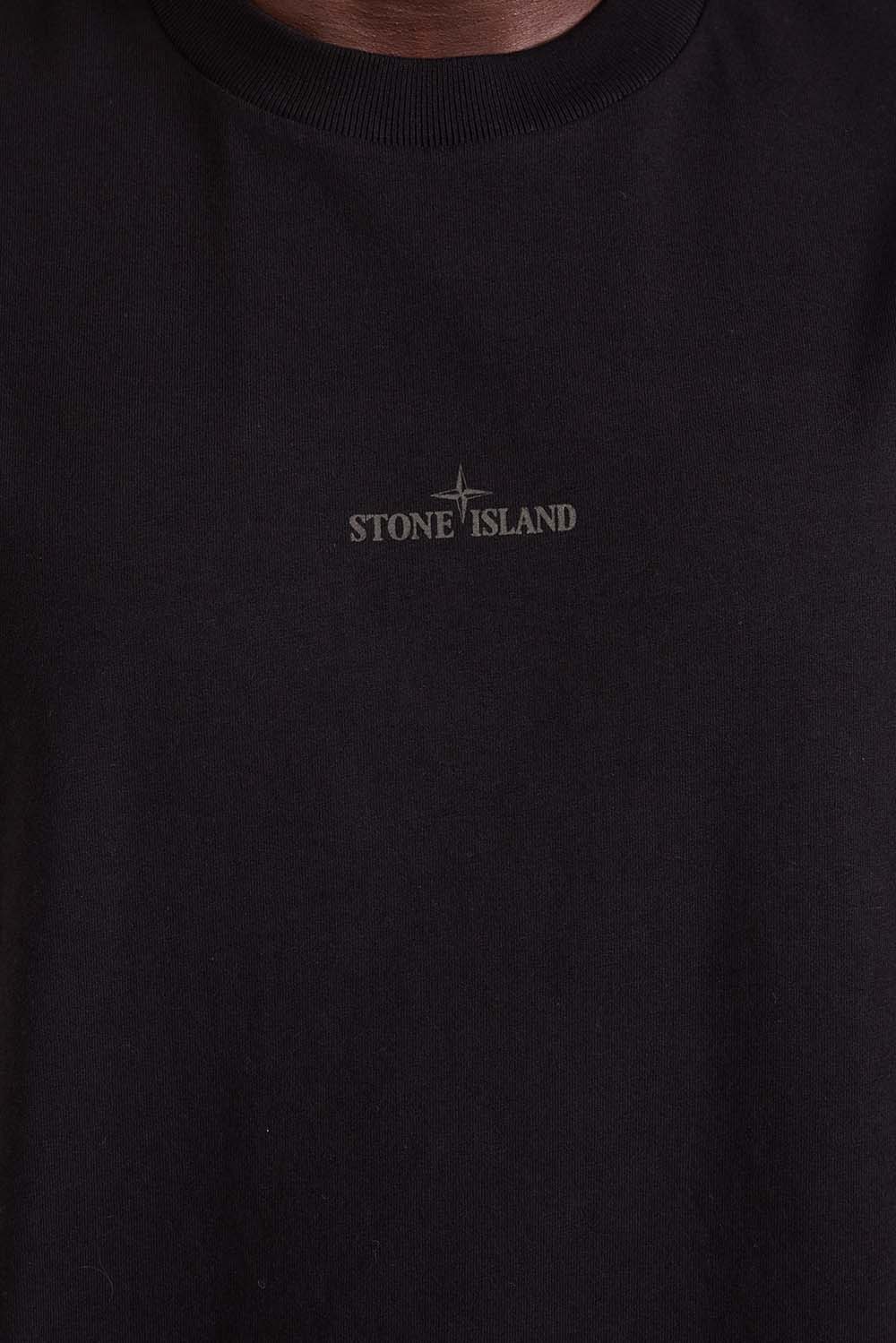 תמונת תקריב דוגמן של חולצת טי