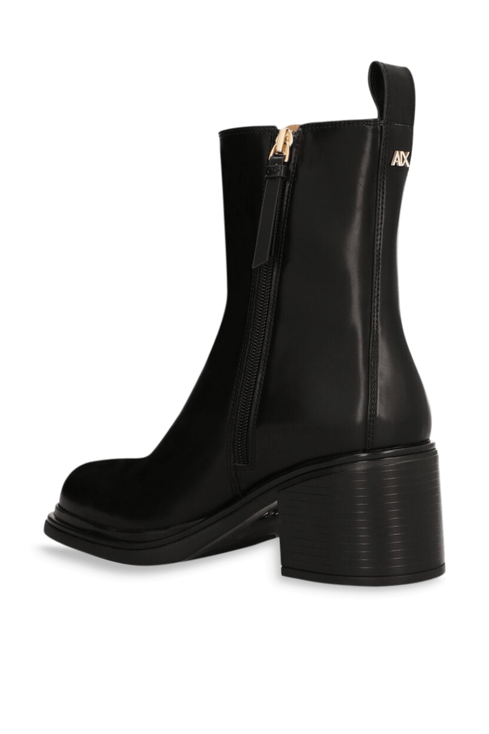 תמונה אחורית של מגפוני עקב