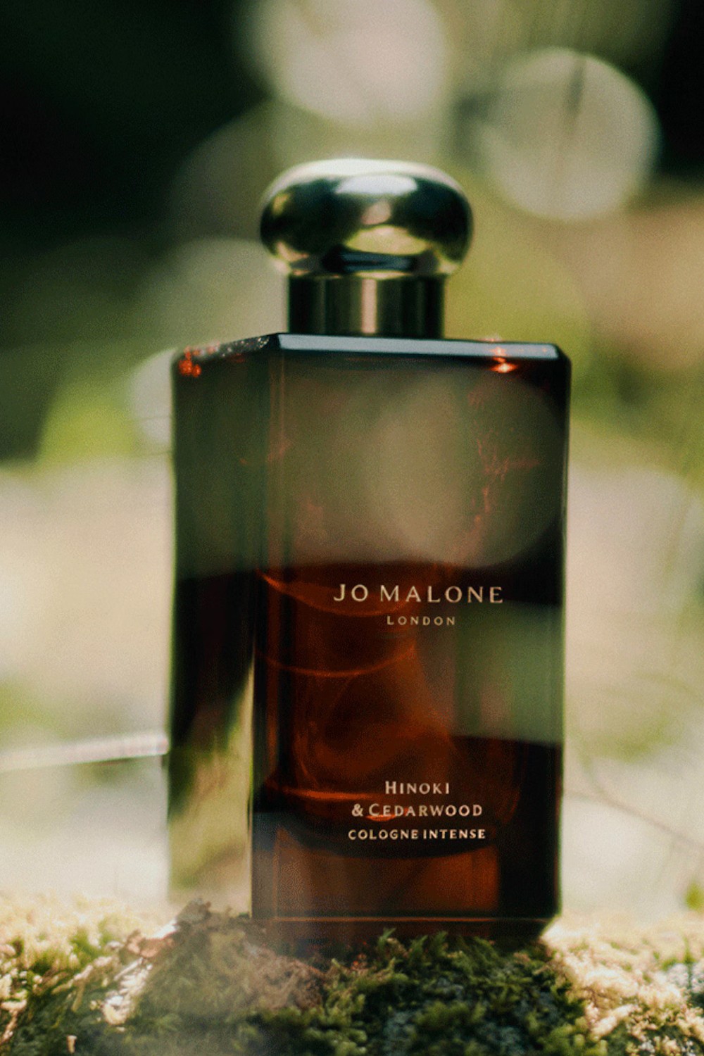 תמונת תקריב של Hinoki&Cedarwood Cologne Intense 50 ML