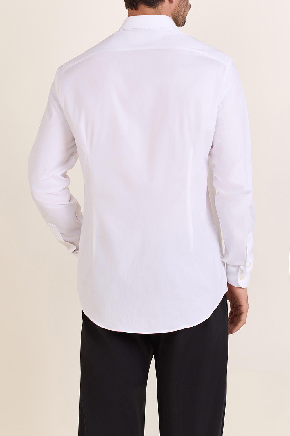 תמונת דוגמן אחורית של חולצה מכופתרת