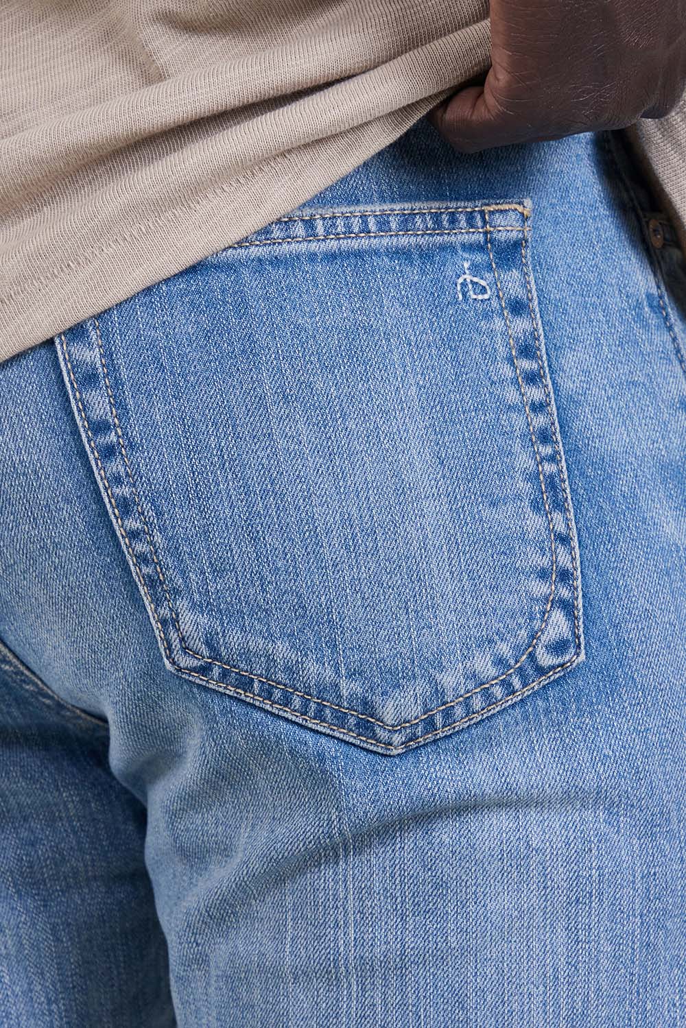 תמונת תקריב דוגמן של מכנסי ג'ינס