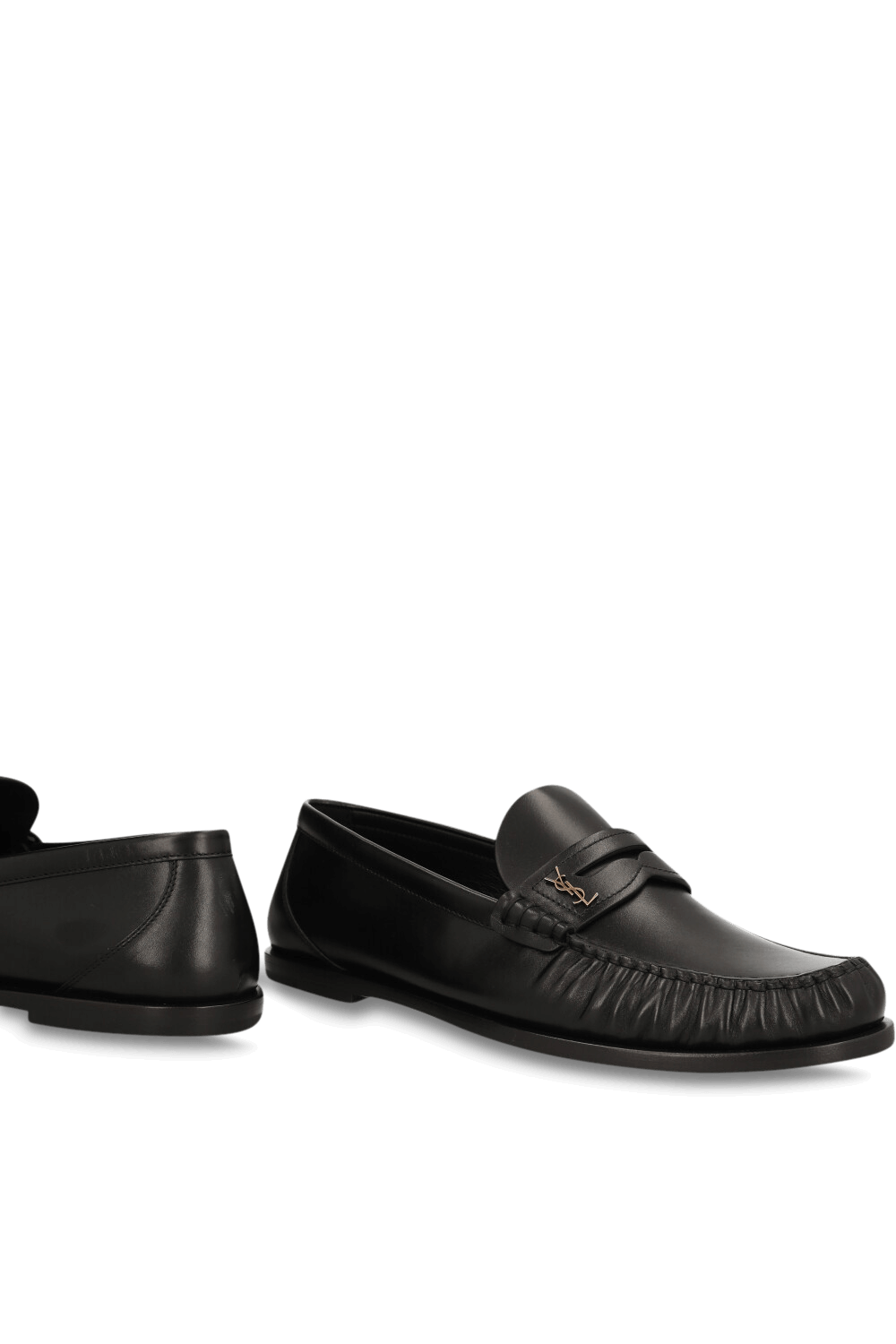 תמונת תקריב של נעלי מוקסינים