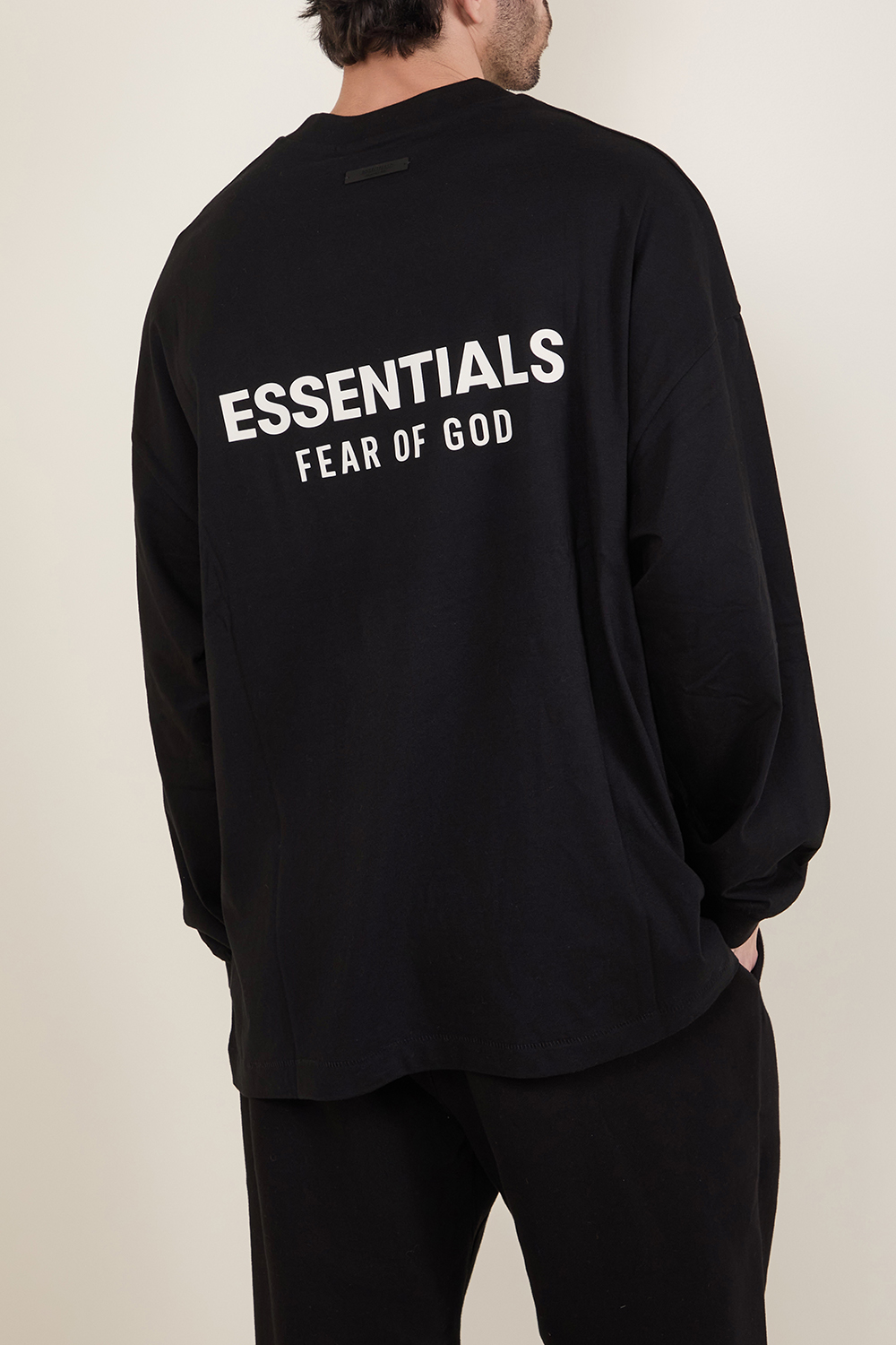 תמונת דוגמן אחורית של חולצת טי