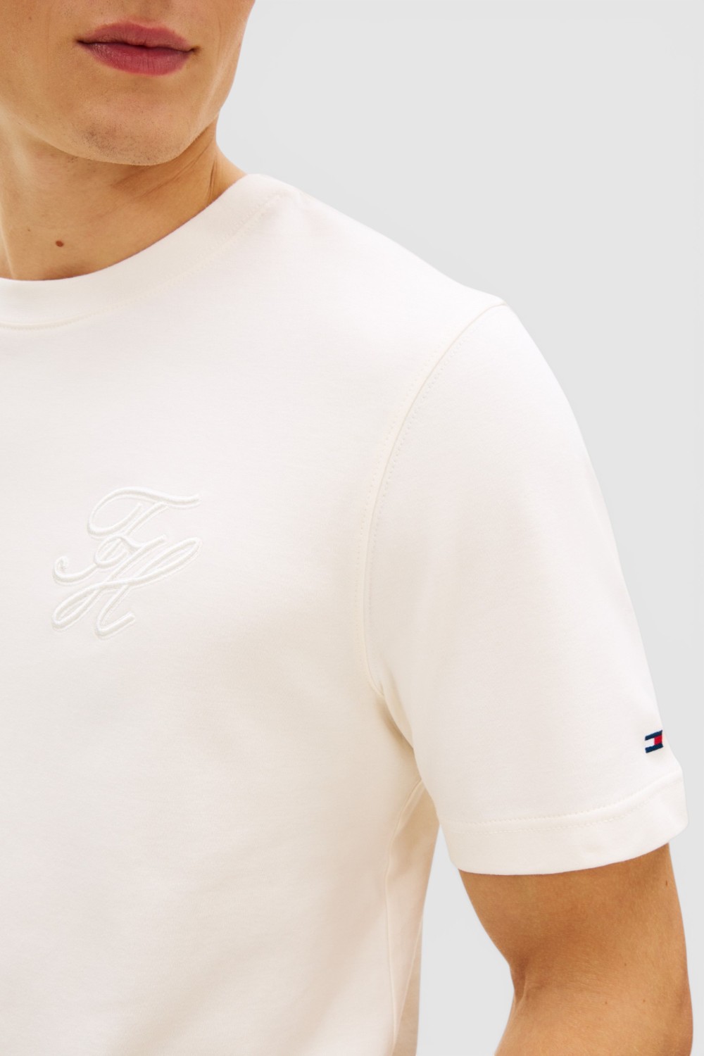 תמונת תקריב דוגמן של חולצת טי