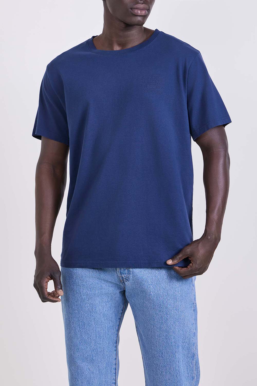 תמונת דוגמן קידמית של חולצת טי