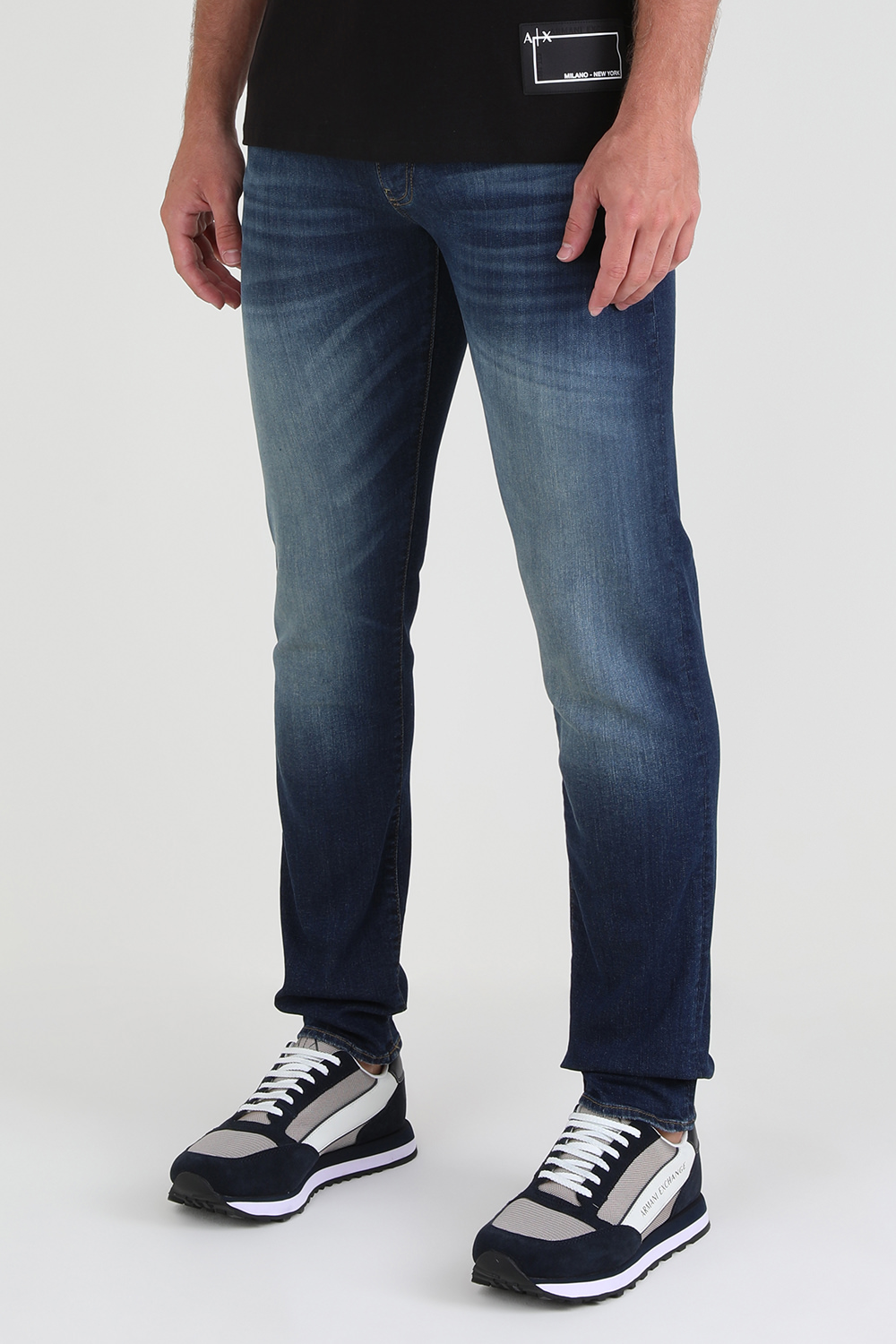 תמונת דוגמן קידמית של מכנסי סקיני ג'ינס