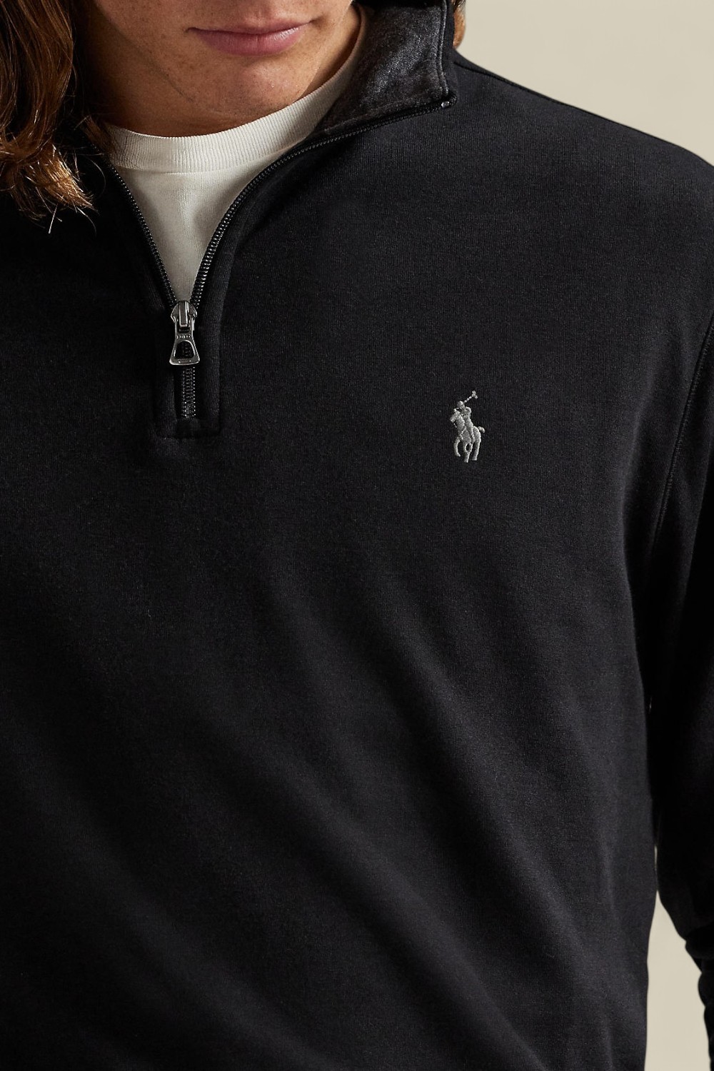 תמונת תקריב דוגמן של סווטשירט