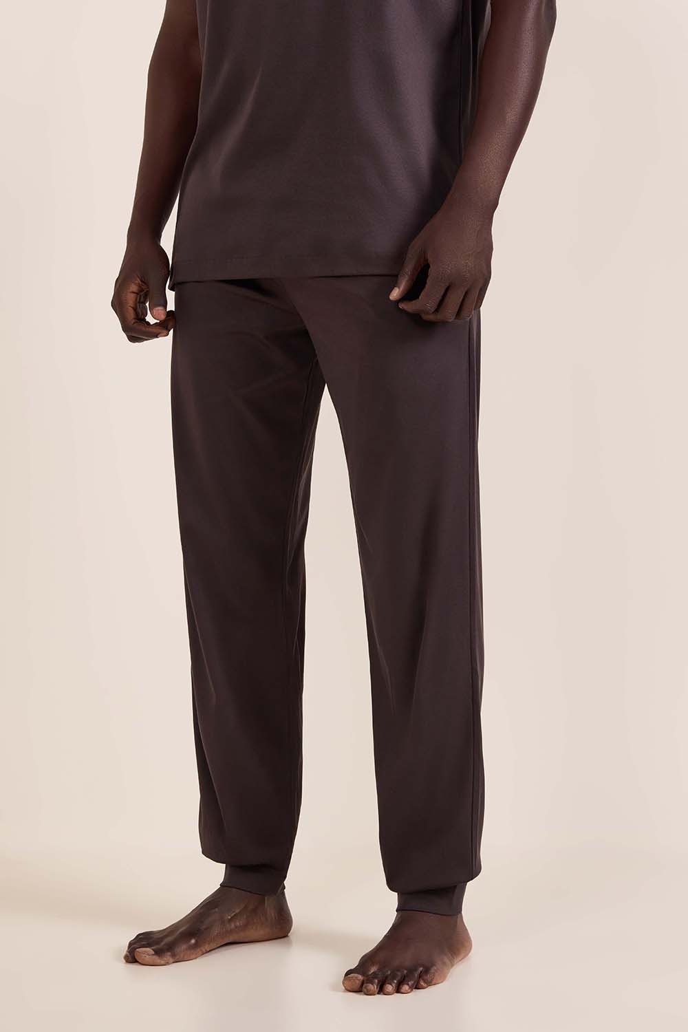 תמונת דוגמן קידמית של מכנסיים